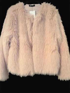 PRETTY GARDEN♦️FAUX FUR PINK COAT